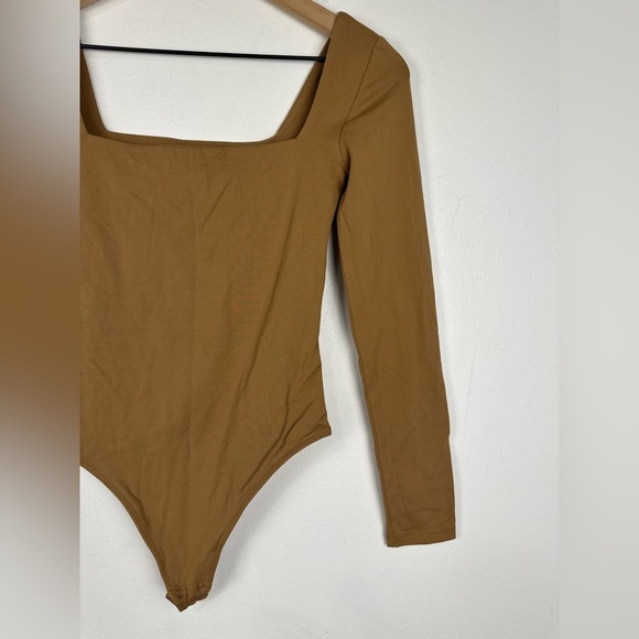 Aritzia Babaton Original Contour Squareneck Bodysuit Women’s Sz S - Picture 6 of 6